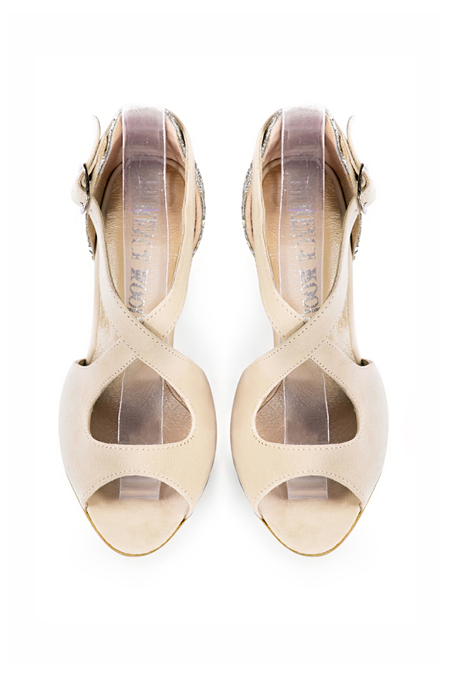 Women's egg shell beige and silver elegant sandals closed at the back with crossed straps. Round toe. High kitten heels - Top view